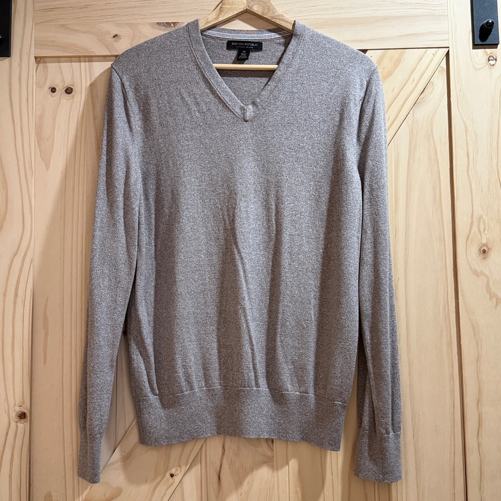 Banana Republic - Luxury Blend V-Neck Knitwear - M
